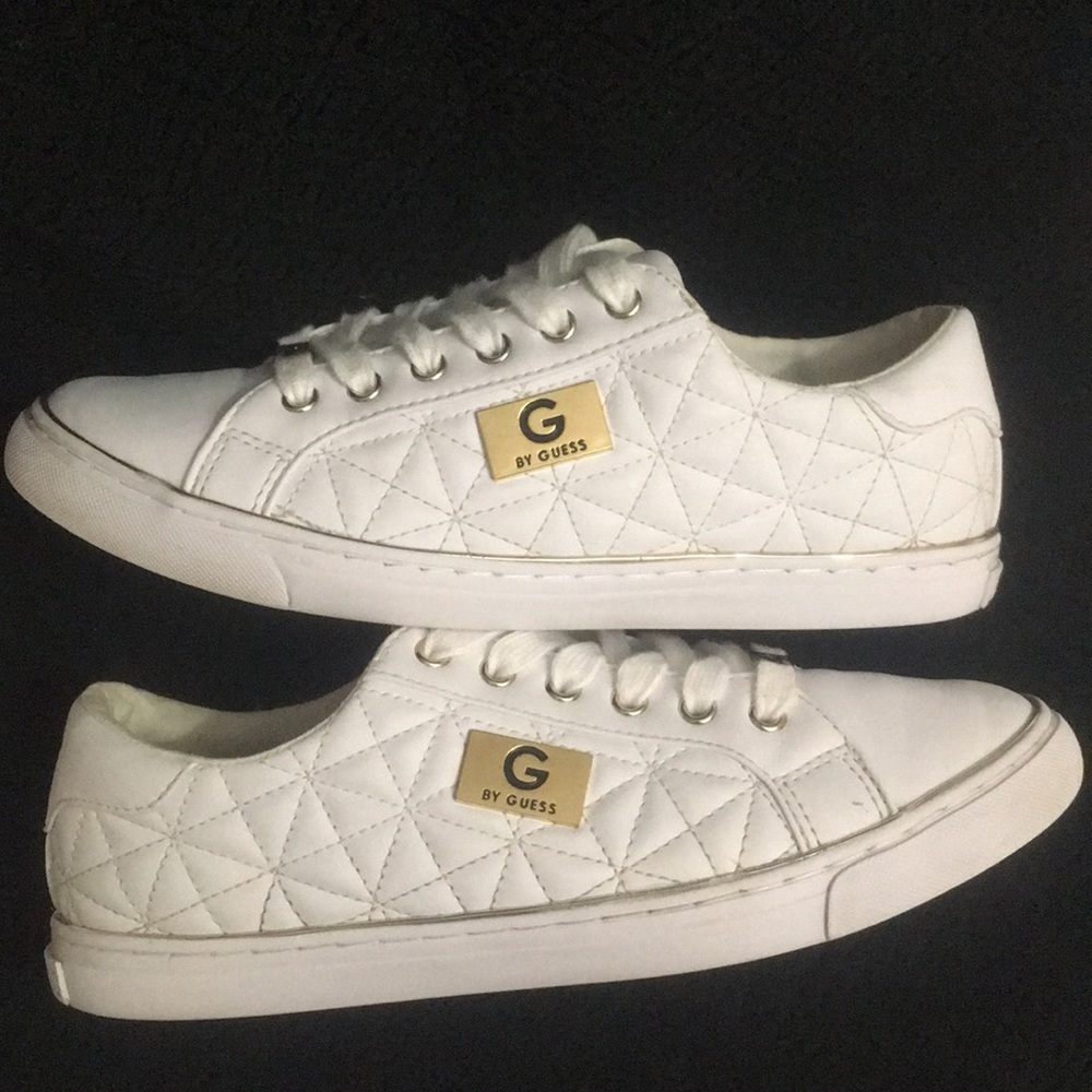 Fire sale!!Guess 💛 White Leather Sneakers